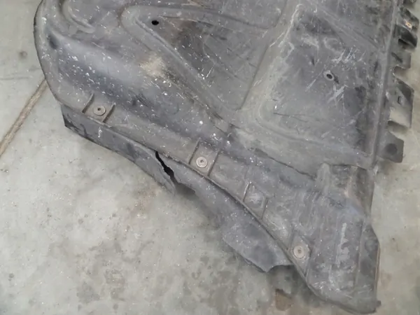 Nedre Motorplåt Volkswagen Passat B8 2014- image 2