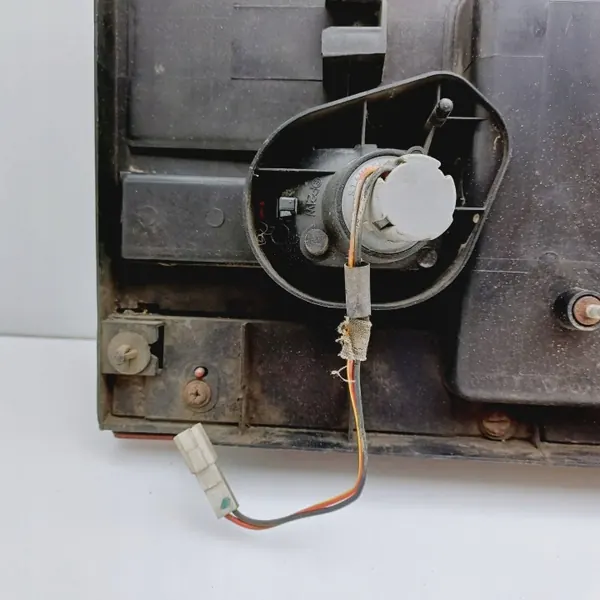 Kofferraumblende Mazda 626 OEM DRC83602 Gebraucht image 8