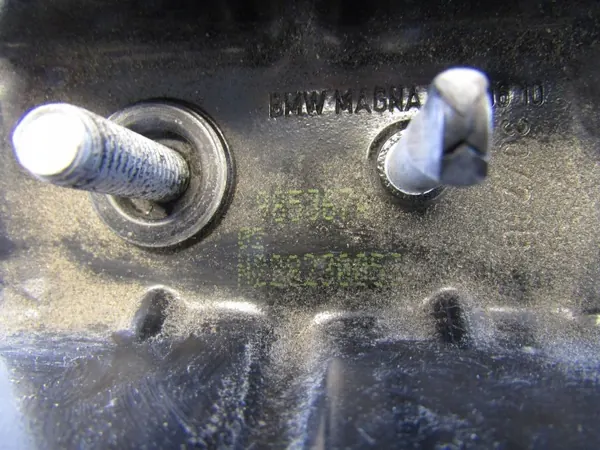 Fecho Superior do Capô BMW OEM 9853674 - Usado image 8