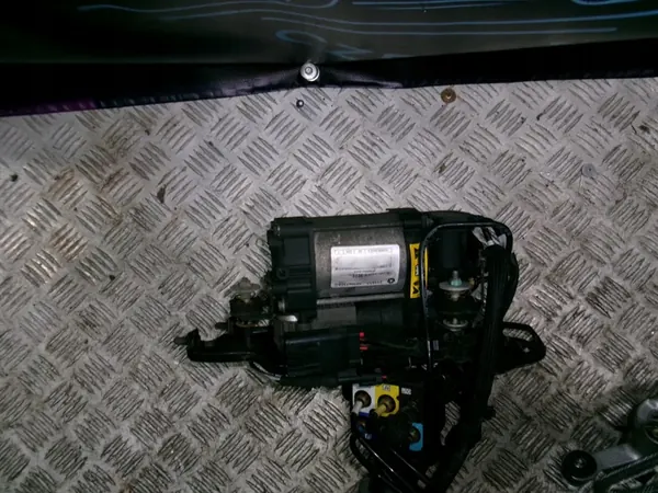 Compressore sospensione Jeep Grand Cherokee WK2 68204730AG image 2