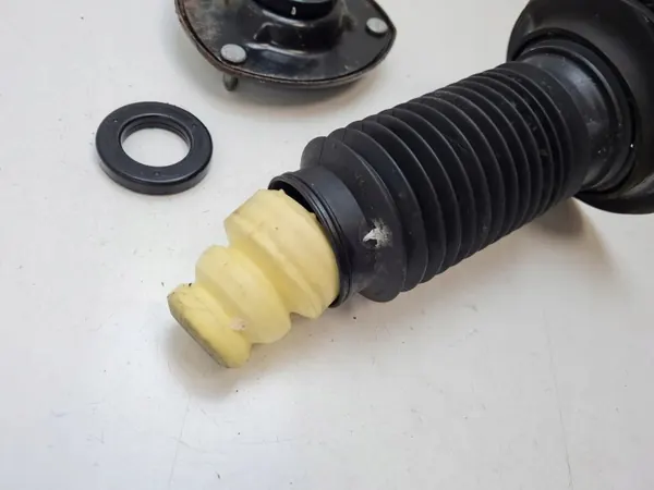 Soporte de amortiguador delantero Suzuki Kizashi OEM 1108281 image 4