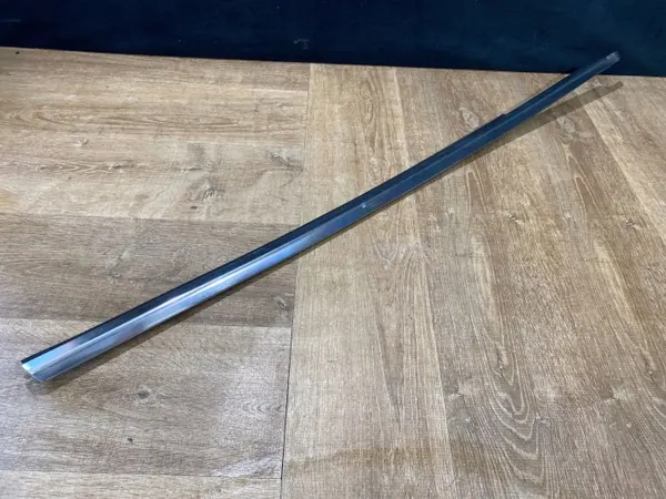 Mercedes E W207 Tira Raspante Trasera Izquierda OEM FAH3888 image 4