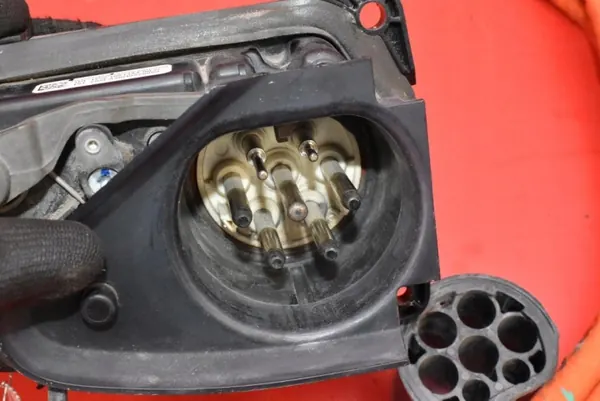Tomada de carga Tesla Model S 16-21 OEM 1087054-10-D image 9