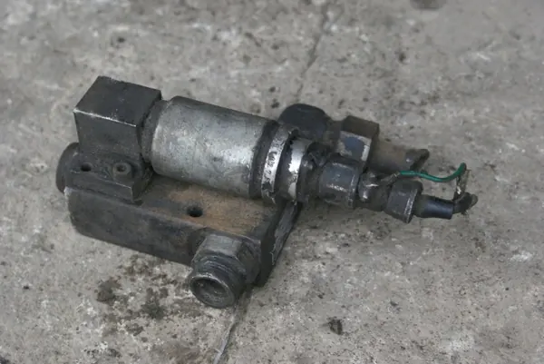 Válvula de Rebose Hydrotor ZP3.160.16E2 - Usada image 2