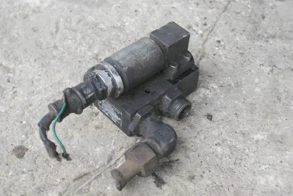 Válvula de Rebose Hydrotor ZP3.160.16E2 - Usada image 3