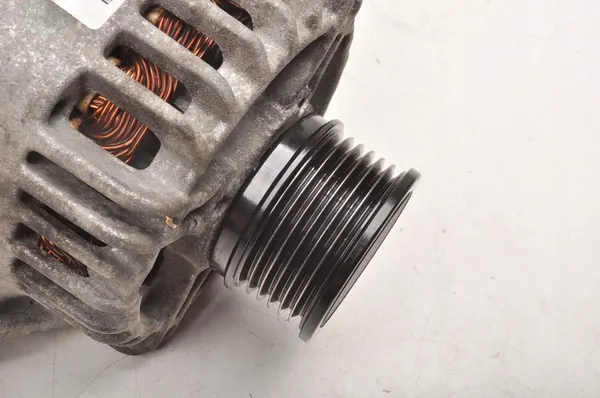 Vaihtovirtageneraattori Fiat 500L 1.6D OE 51884351 image 2