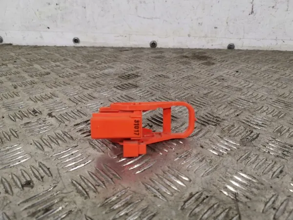 Toyota Prius Pyrotekninen puristin OEM FBZ12919 image 3