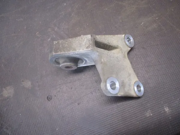 Hintere rechte Halterung 3517A003 4X4 Mitsubishi ASX image 3