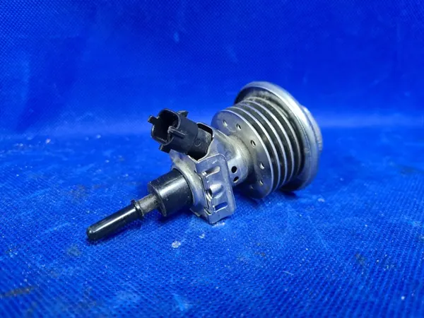 AdBlue Injector Audi A6 A7 A8 3.0 TDI OEM 4H0131113A image 5
