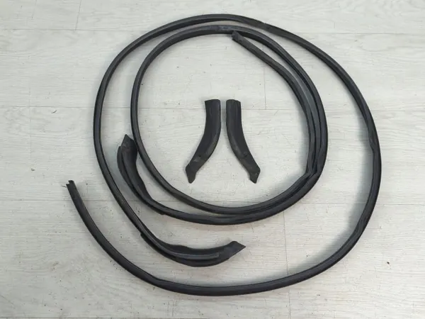 Renault Kangoo 3 oven tiiviste OEM 769213590R - Käytetty image 2
