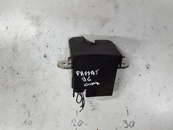 VW Passat B6 05- Kombi Baklucka Lås Bak image 3