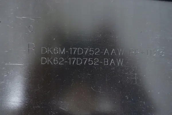 Listón parachoques trasero derecho OEM DK6M-17D752-AAW image 6