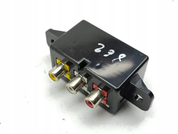 AUX-uttag Nissan 370Z 2013 OEM 283184P000 image 5