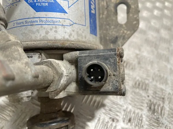 Soupape de sécheur d'air OEM 4324251010 pour Volvo FH13 image 3