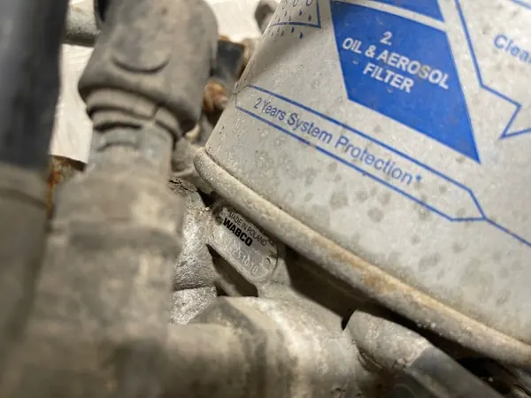 Soupape de sécheur d'air OEM 4324251010 pour Volvo FH13 image 5