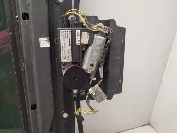 Motor de techo solar BMW OEM 8370811 para Serie 5 E39 image 5
