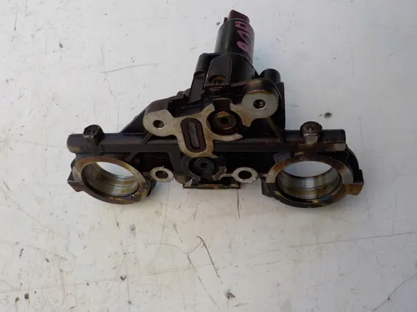 Venttiilikansi OEM 066109210G VW Golf V R32 3.2 VR6:lle image 4