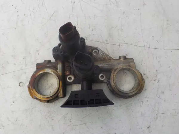 Venttiilikansi OEM 066109210G VW Golf V R32 3.2 VR6:lle image 9