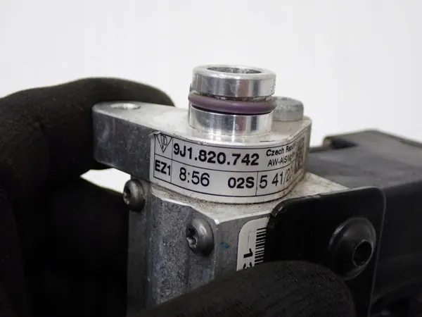 OEM 4M0816702A AC Expansionsventil für Porsche Taycan image 6