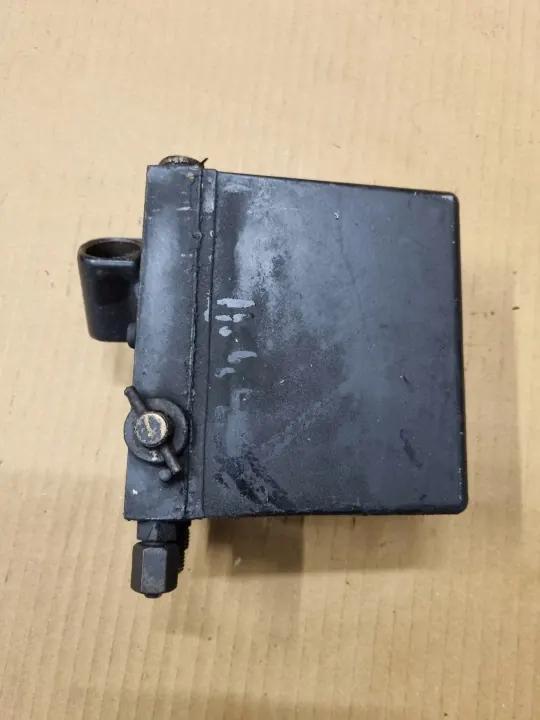 Bomba elevação cabina DAF XF OEM 1450903 - Usado image 2
