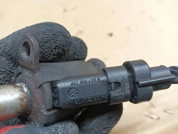 Öldrucksensor Volkswagen OE 04L906455B Gebraucht image 3