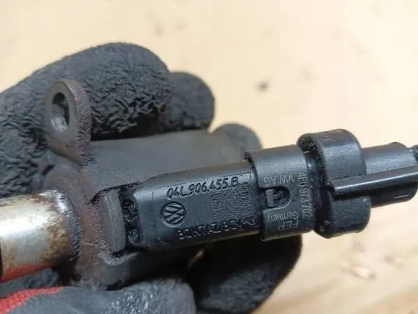 Öldrucksensor Volkswagen OE 04L906455B Gebraucht image 4