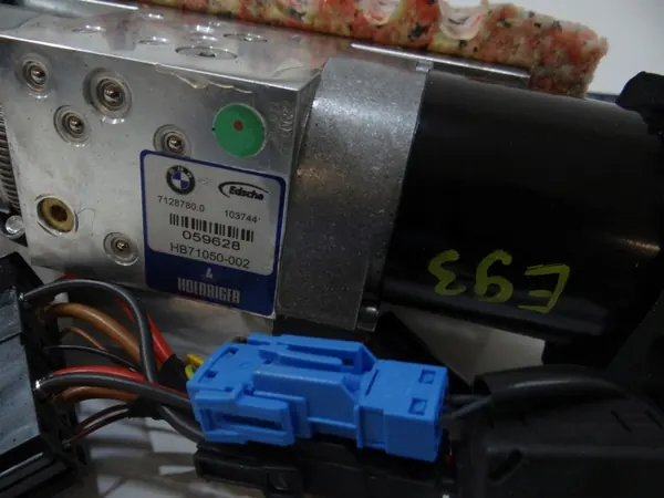 Pompe de toit BMW OE 7128780 - État utilisé image 3