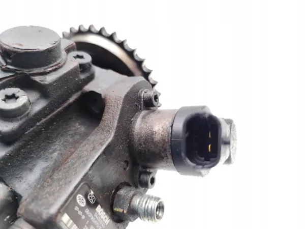 Bomba de inyección Hyundai OEM 33100-2A410 Usada image 6