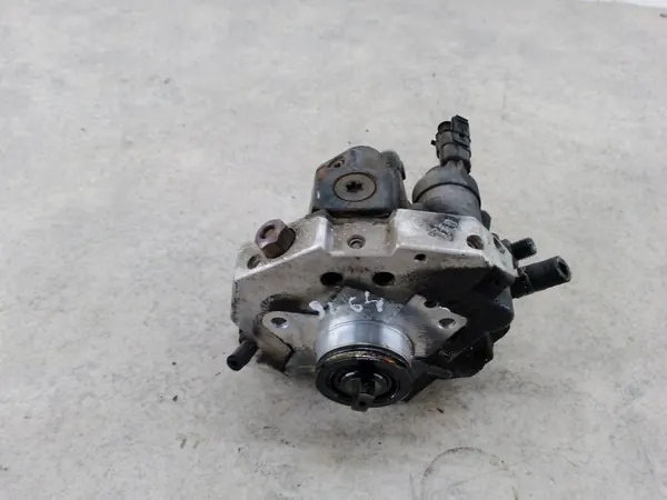 Pompe à injection OEM 8689590 pour Volvo XC90 d'occasion image 3