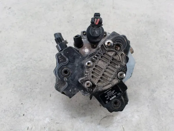 Pompe à injection OEM 8689590 pour Volvo XC90 d'occasion image 6