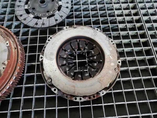 Embreagem completa volante bimassa Renault Kadjar 1.2 TCE OEM 123104345R image 2