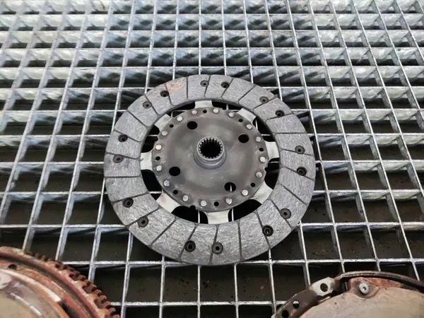 Embreagem completa volante bimassa Renault Kadjar 1.2 TCE OEM 123104345R image 3