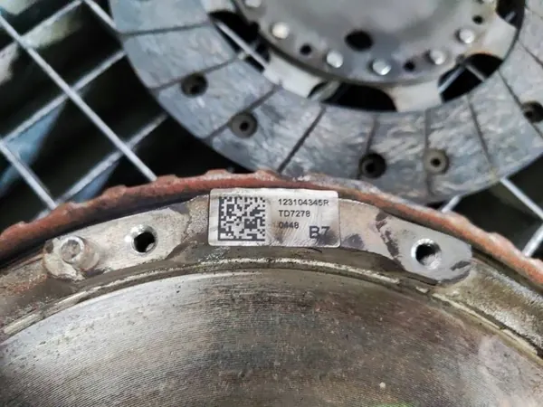 Embreagem completa volante bimassa Renault Kadjar 1.2 TCE OEM 123104345R image 5