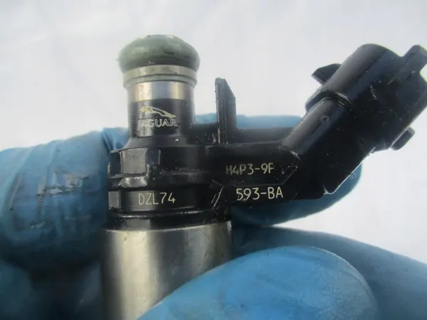 Fuel Rail Injectors Jaguar XE XF F-PACE RANGE ROVER image 7