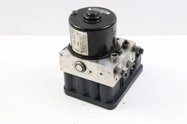 Pompe ABS d'occasion OEM 30742654 pour Volvo C30 image 3