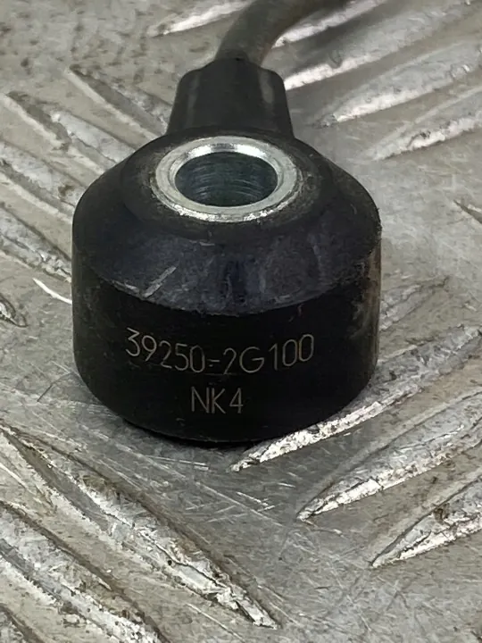 Hyundai Knock Sensor OEM 392502G100 - Begagnad image 3