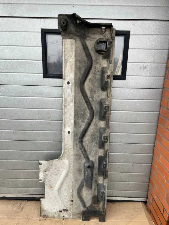 Alfa Romeo Giulia QV underkroppsskydd höger sida image 2