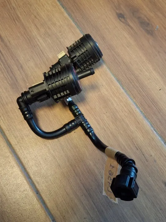 Électrovanne Mercedes W205 63 AMG OEM A2054708701 image 6