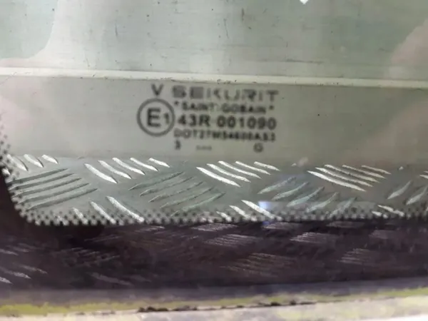 Ventana Trasera Izquierda Usada OEM 7L5845297AG Porsche image 4