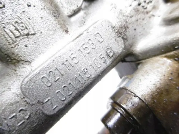 VW AUDI SEAT 2.8 V6 Oljetank 021115153D image 3