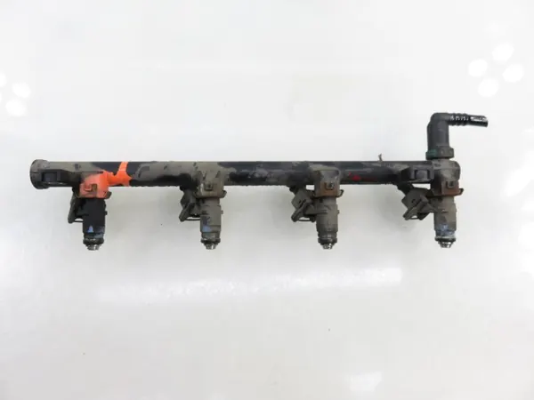 Renault OE 8200139674 Einspritzschiene gebraucht image 2