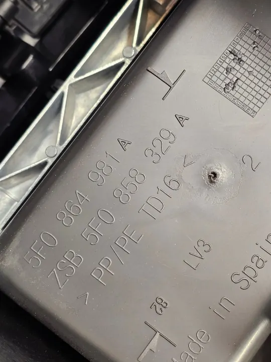 Reposabrazos túnel SEAT LEON III OEM 5F0864981A image 3