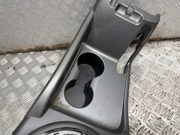 Accoudoir console centrale Kia Sportage OEM 846513W020 image 3