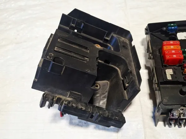Caixa de fusíveis OEM 1K0937125A para VW Golf V image 5