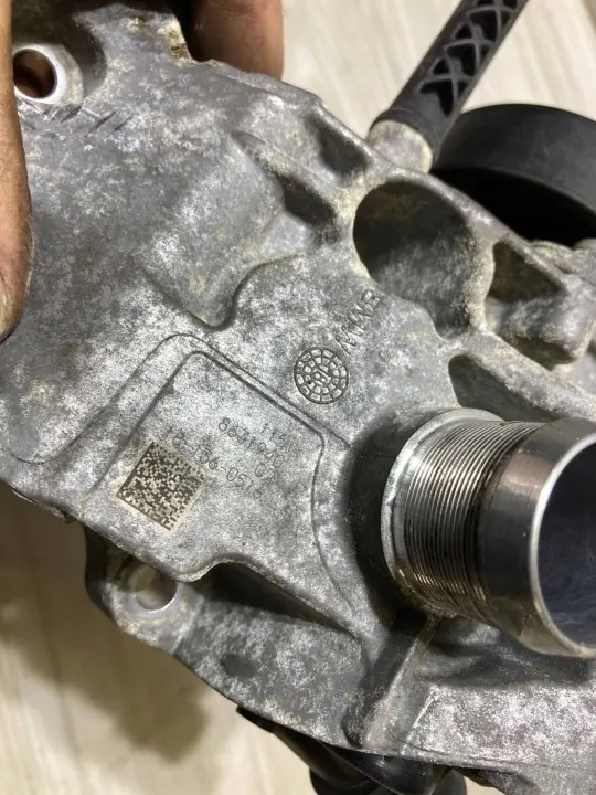 Pompe à eau OEM 8631940 pour BMW X1 F48 2.0i image 3