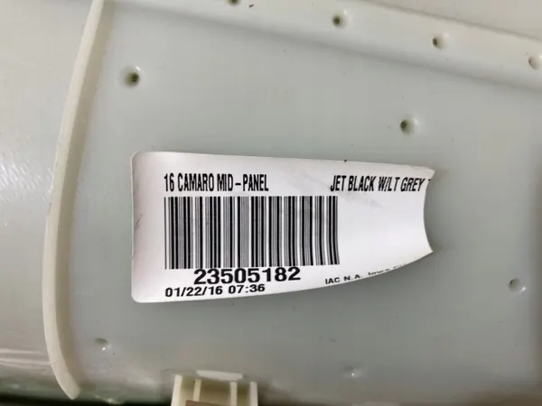 OEM 23505182 Instrumentbrädeslist Camaro VI 2016+ image 3