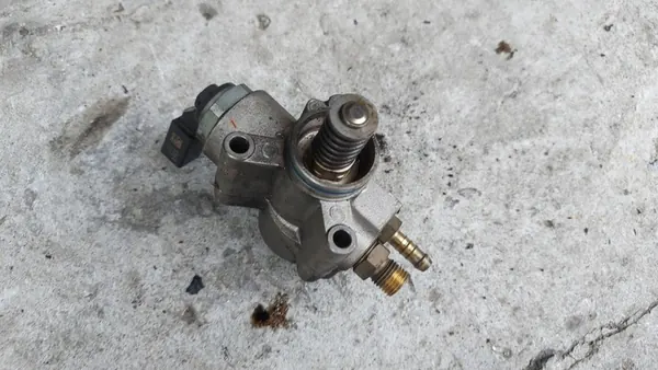 Bränslepump VW Touareg II 3.6 FSI OEM 03h127025n image 3