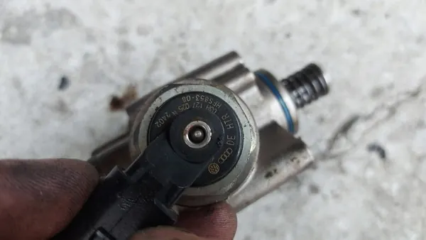 Bränslepump VW Touareg II 3.6 FSI OEM 03h127025n image 5