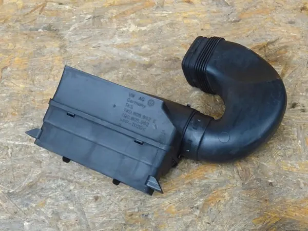 AUDI A3 8P 2.0 TDI Ilmansuodatin 08-12 1K0805971C image 3