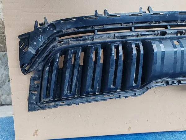 SKODA KODIAQ Grill Front 2017-2020 OE 565853653B image 4